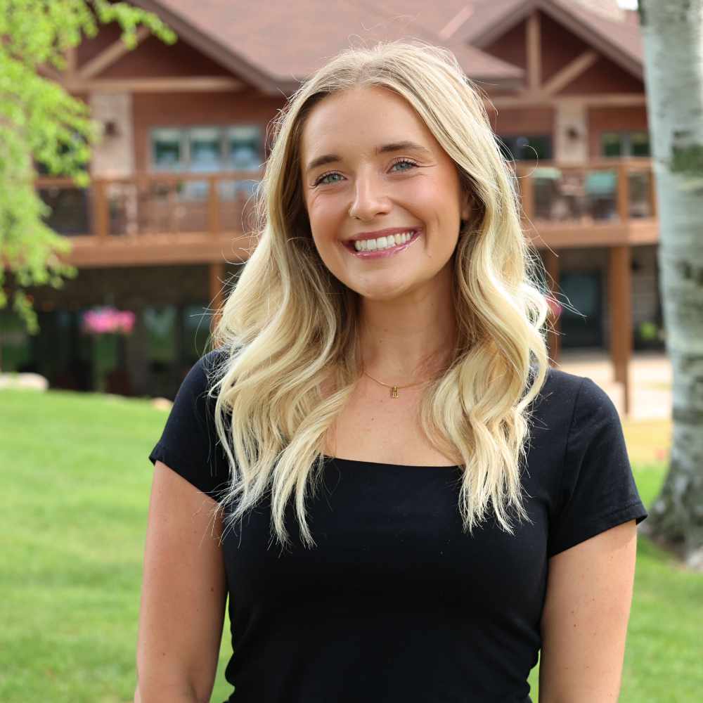 Bri Lindgren headshot