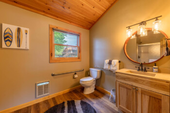 Studio Cabin Bath 1